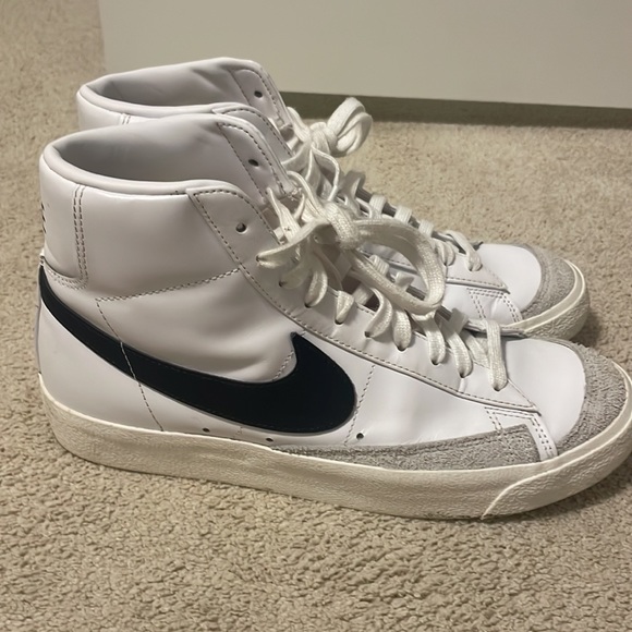 ‼️SOLD‼️ Nike high top blazers women’s size 9.5 - Picture 4 of 13
